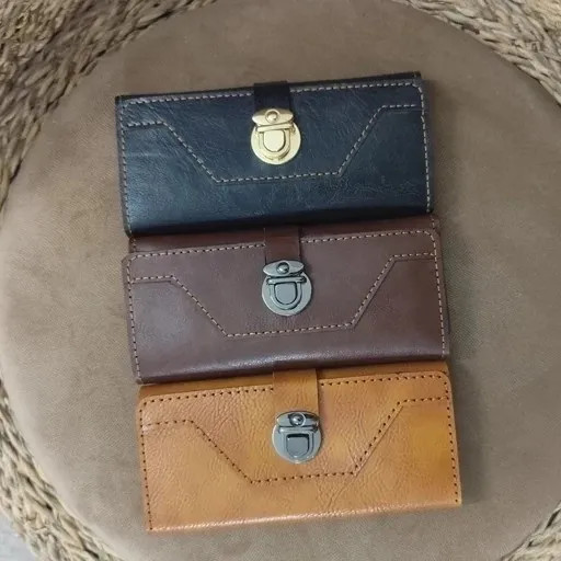 ست هدیه کیف و کفش اسپرت زنانه و مردانه شامل کتانی اسکیچرز، کیف دوشی و کیف پول سه لت قفلدار