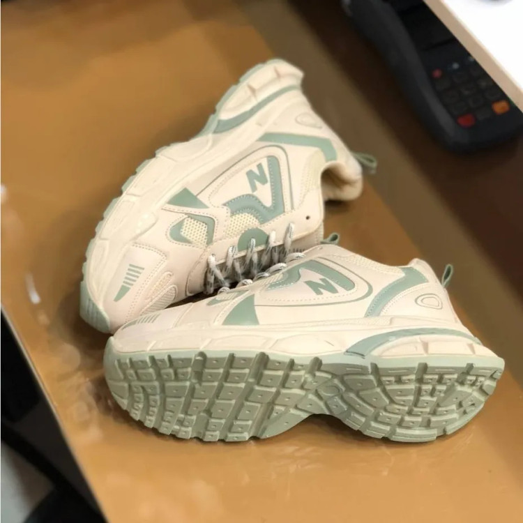 کفش زنانه نیوبالانس لژدار 990 کرم سبز رویه پارچه تنفسی زیره پیو