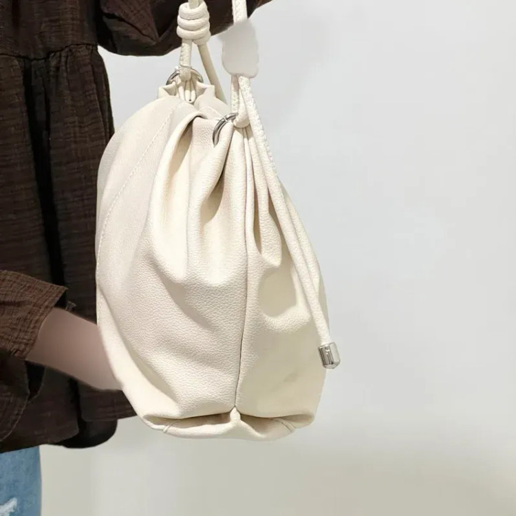 کیف دوشی زنانه مدل شل جنس چرم مصنوعی ابعاد 38 در 15 در 23 سانتیمتر