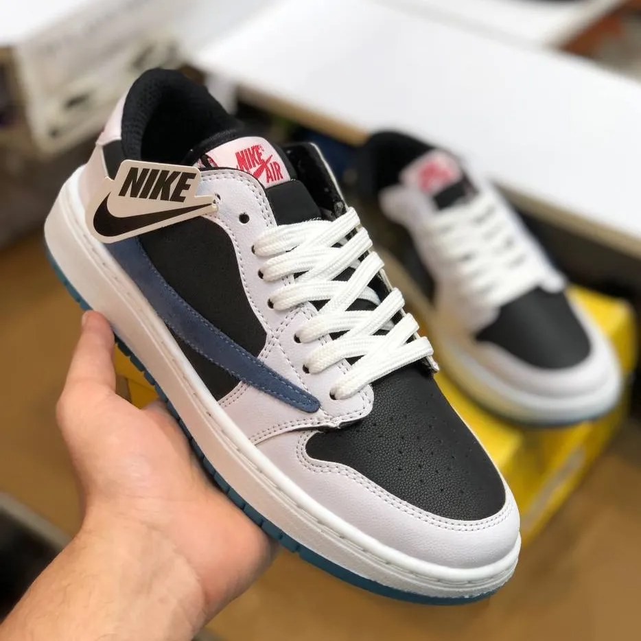 کفش نایک تراویس مردانه سفید سورمه ای چرم صنعتی
