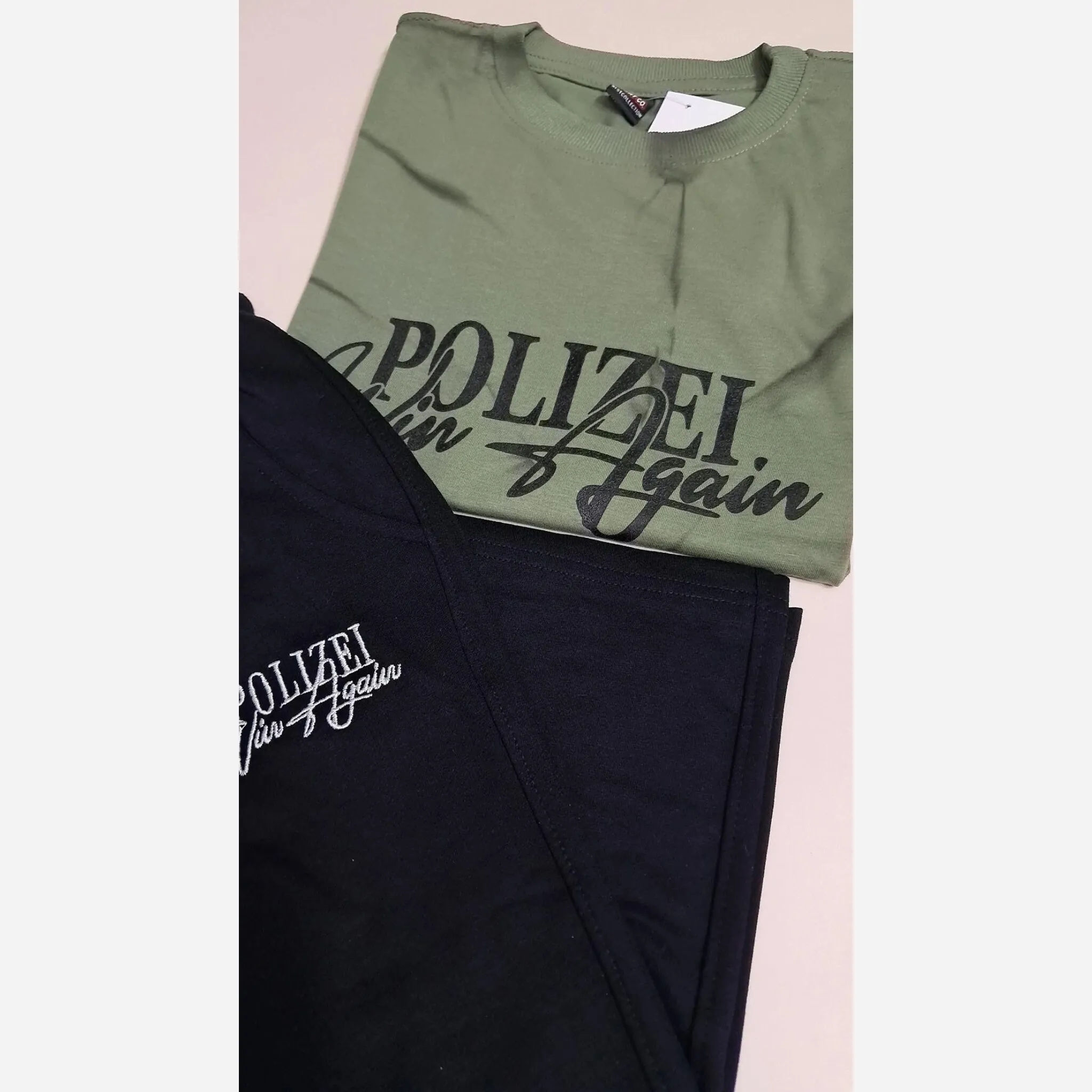 ست تیشرت پنبه یک رو و شلوارک دورس پسرانه طرح polizei رنگ آبی و سبز سایز 65 و 70